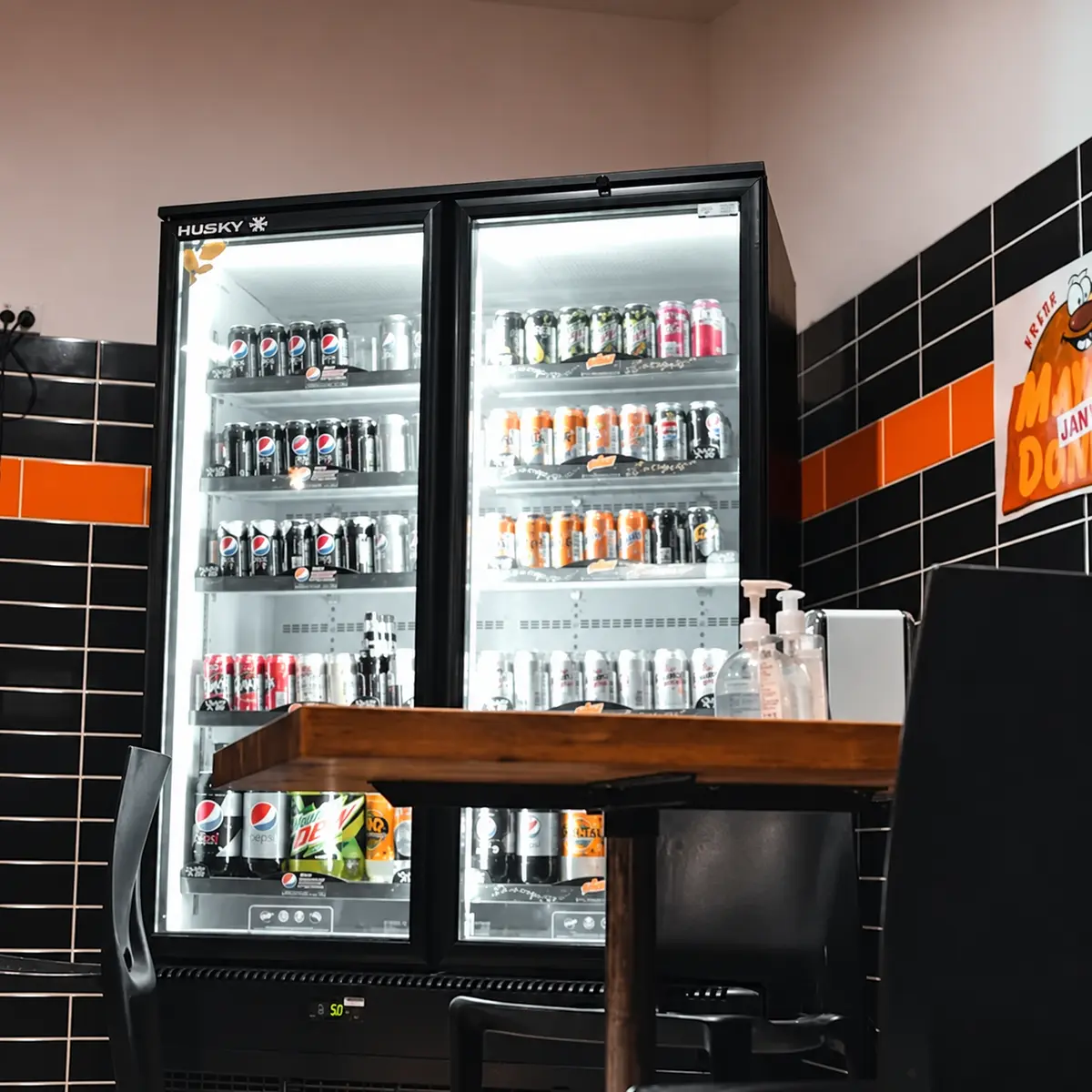 Gekoelde dranken in een koelkast